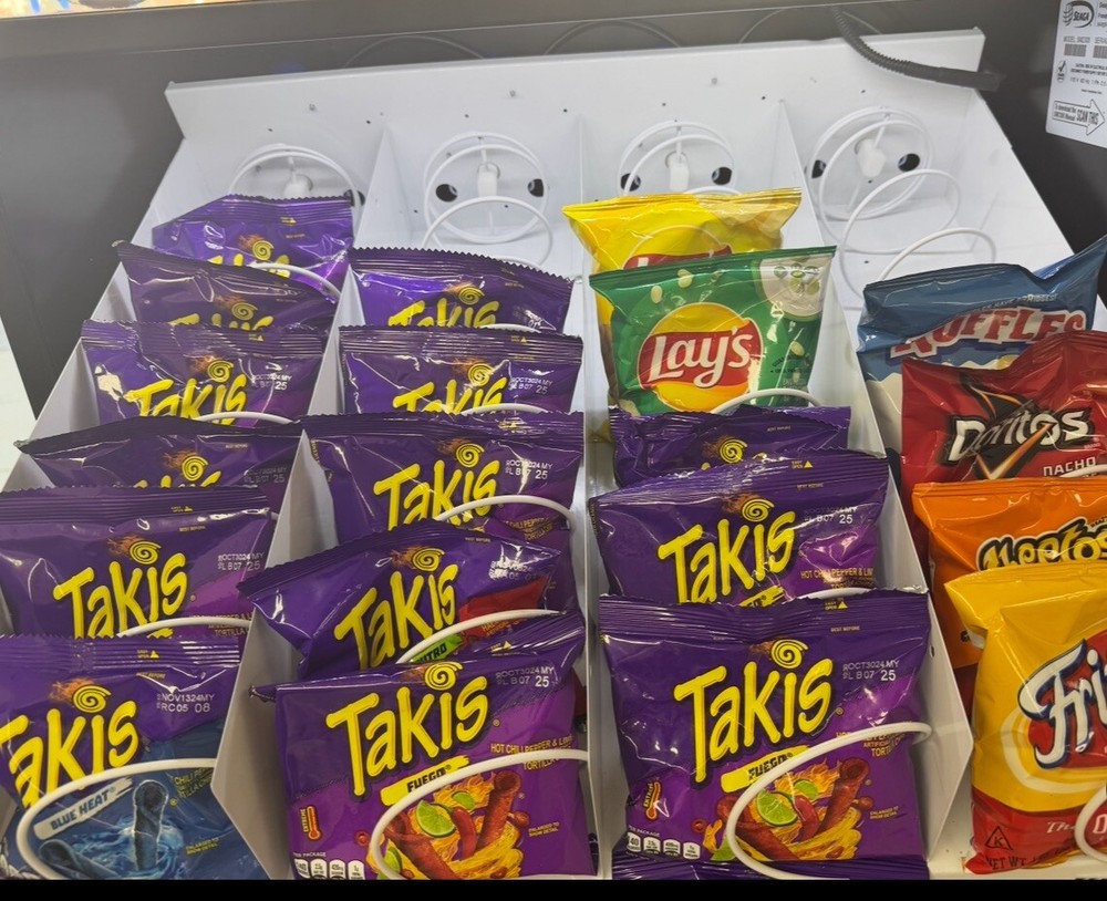 Seaga Snackmart SM 2300 Compact Combination Vending Machine