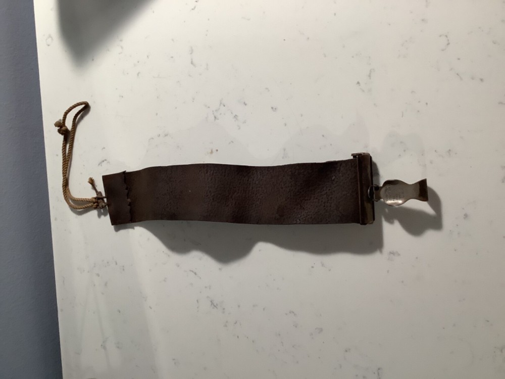 UNIQUE ANTIQUE AUTHENTIC LEATHER X-N TRUK STROPPER BARBER RAZOR SHARPENER NR