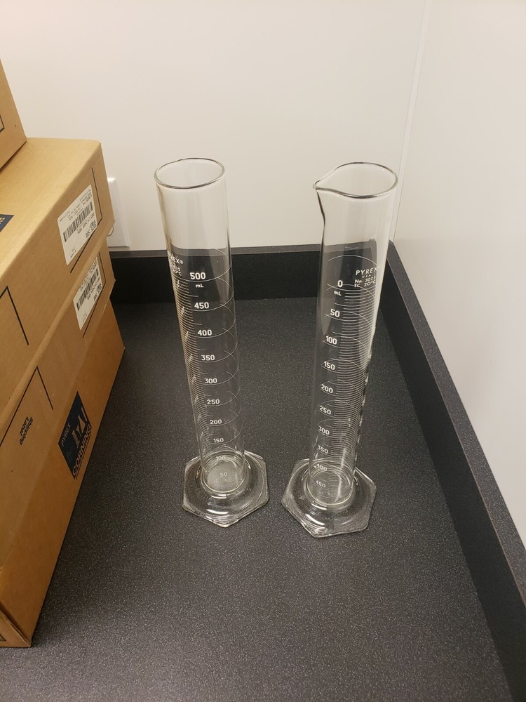 Pyrex 500 ml # 3025 Graduated Cylinder(s)