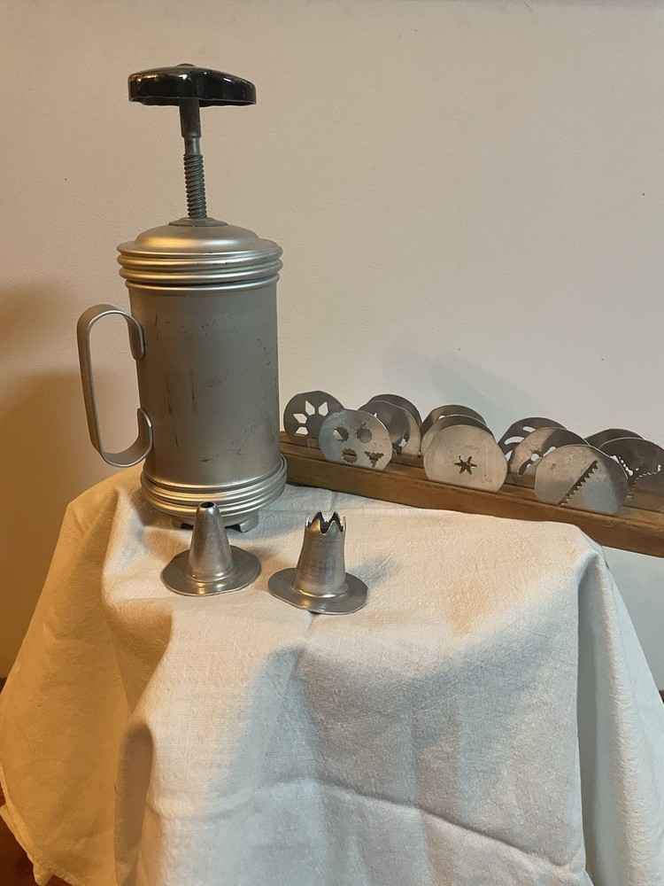 Mirro Vintage Cookie Press