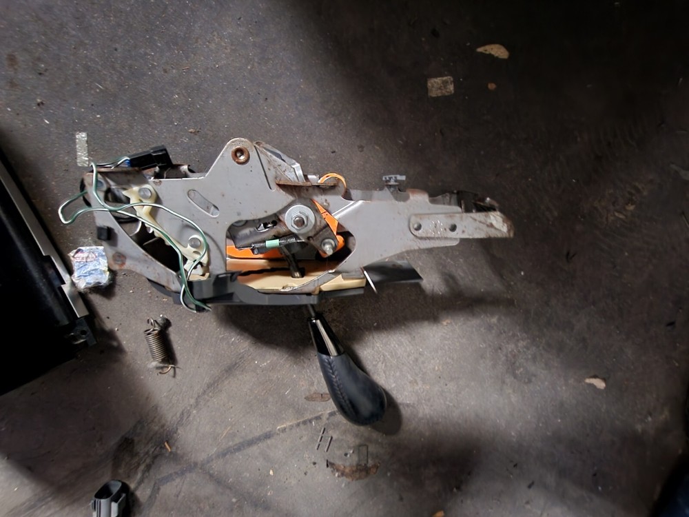 2000 2001 2002 2003 2004 2005 CADILLAC DEVILLE FLOOR SHIFTER