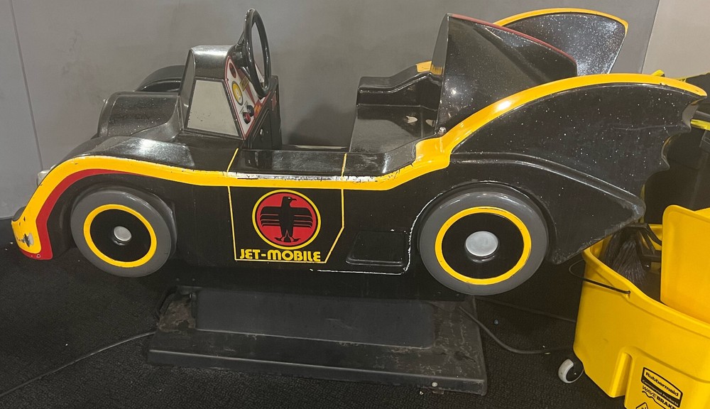 BAT MOBILE KIDDIE RIDE ARCADE MACHINE (Excellent Condition) *RARE*