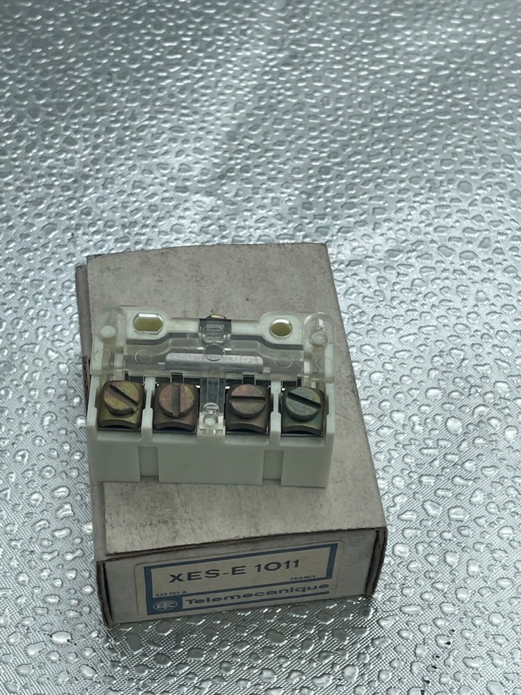 Telemecanique / XES-E 1011 / Contact Block / 332721A