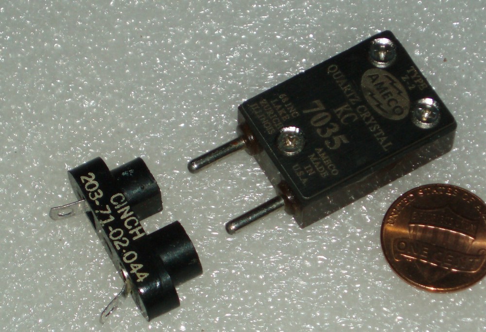 CINCH NOS  quartz crystal  socket  can modify for FT-243  brand new