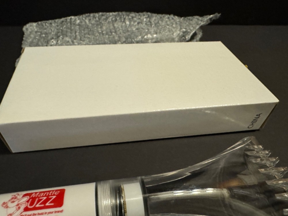 NEW! Mantle Buzz AUTO LIGHTED WINDSHIELD ICE & SNOW SCRAPER (Battery Operated)