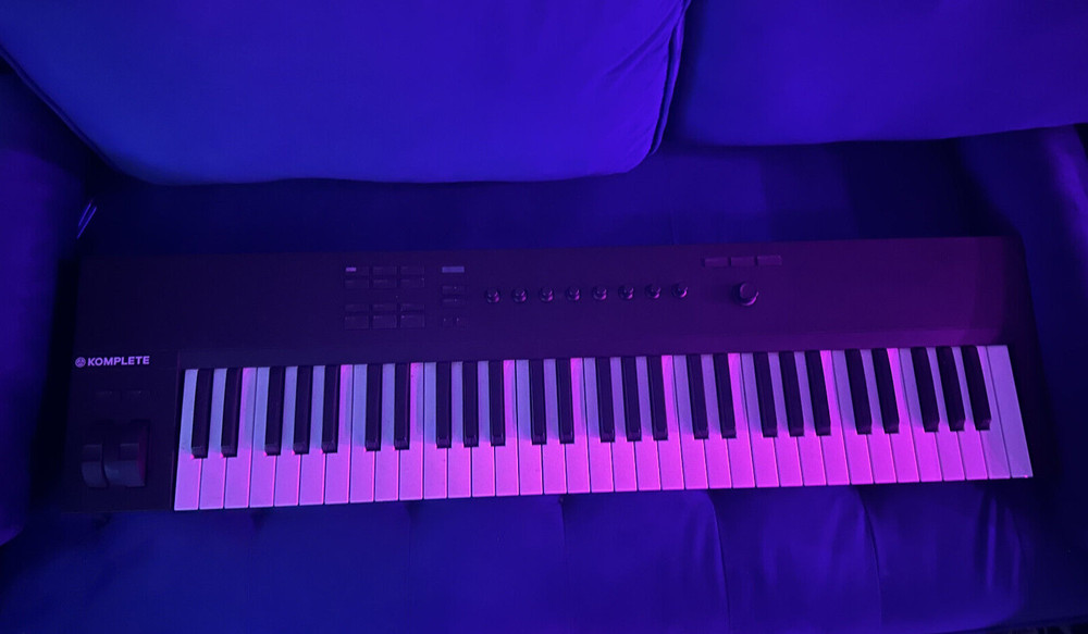 Native Instruments Komplete Kontrol A61 Smart Keyboard Controller