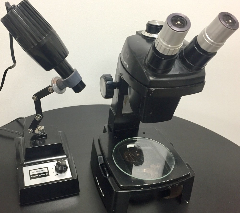 Bausch & Lomb StereoZoom 4 0.7x-3x Microscope w/ B & L Light Source