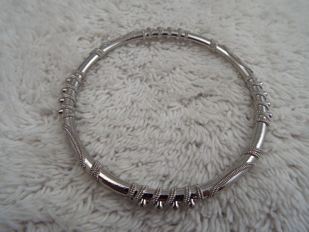 Knobby Silvertone Bangle Bracelet (D50)