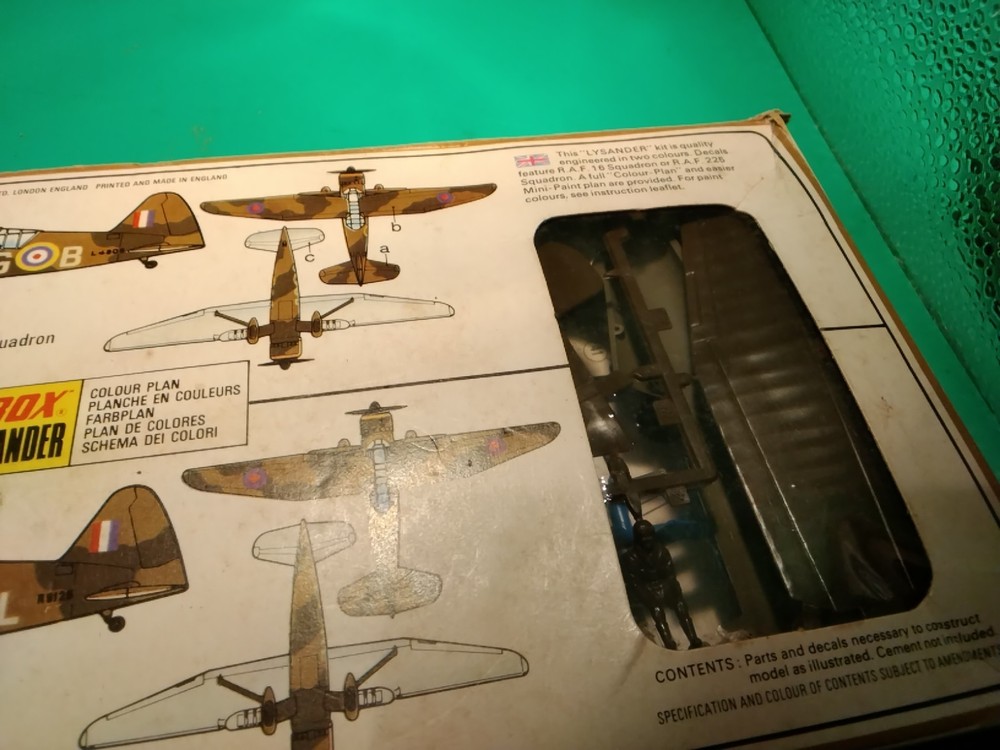 A Mixed Lot Of Collectables