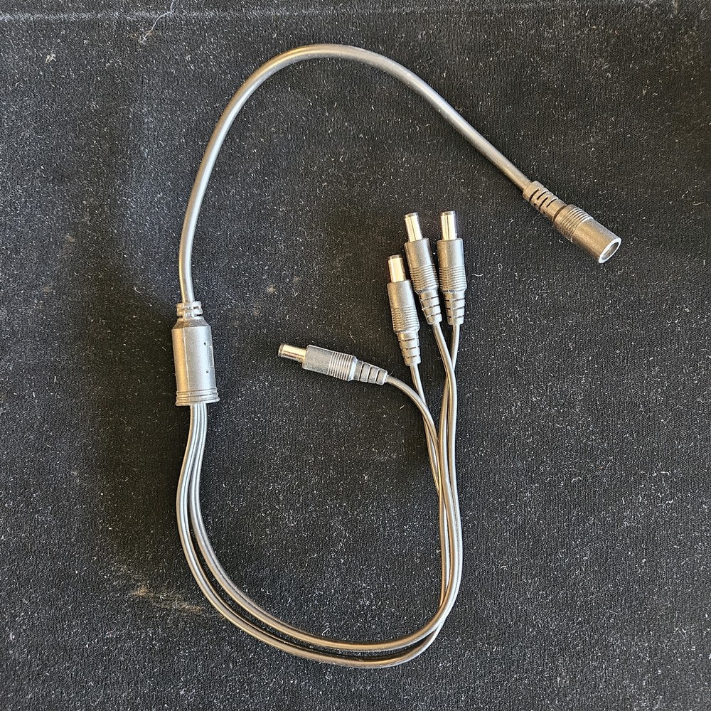 Switching Adapter SOY024A-1200200US with 4-Way Splitter