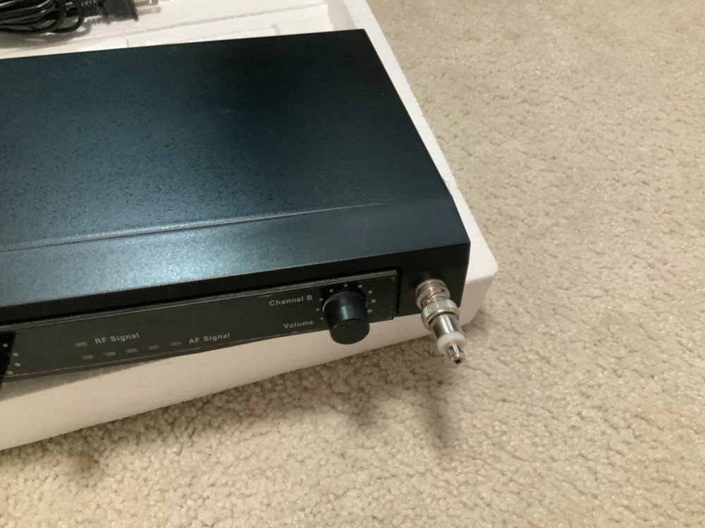 AWM 6062 WIRELESS MICROPHONE