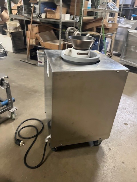 AM Manufacturing Round-O-Matic Dough Rounder - R900