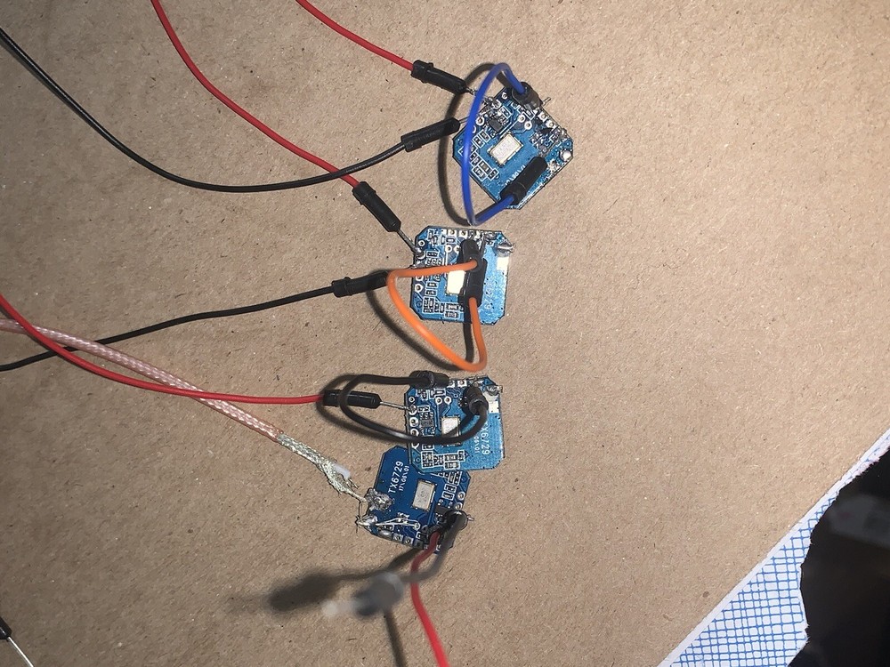 4x 2.4 GHz FM Video Transmitting /V Transmitter For DVD