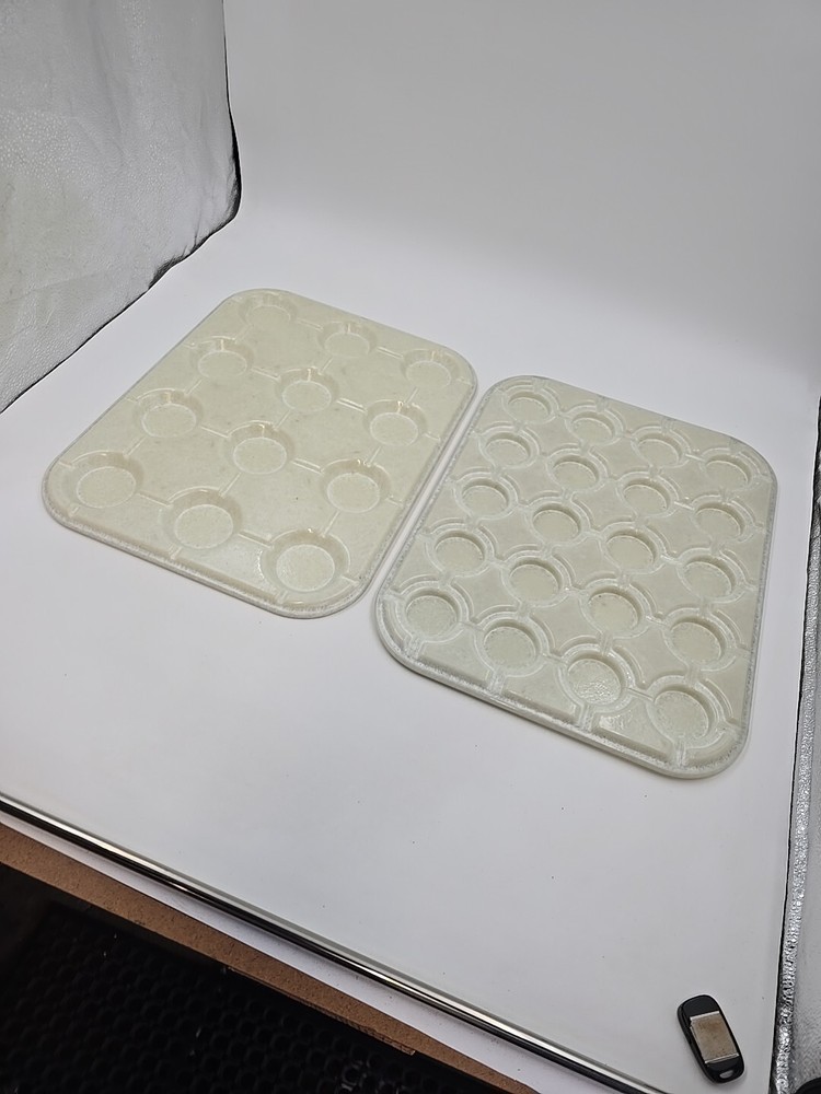 Couple Plastic Cafeteria Cup Trays
