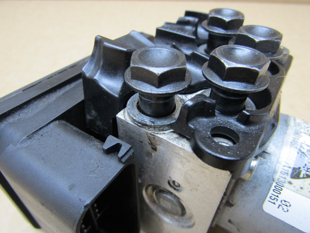 Triumph Thruxton 1200R 2016 4,635 miles ABS pump control module (9129)