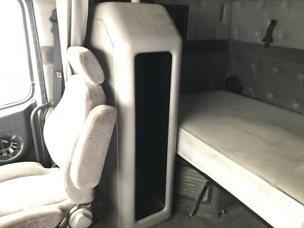Volvo VNL Right/Passenger Sleeper Cabinet - Used
