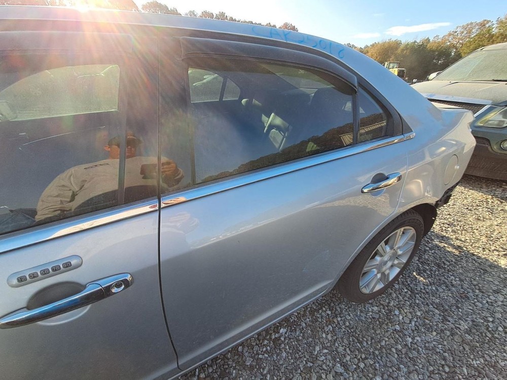 MKZ 2010 Glove Box 4869932