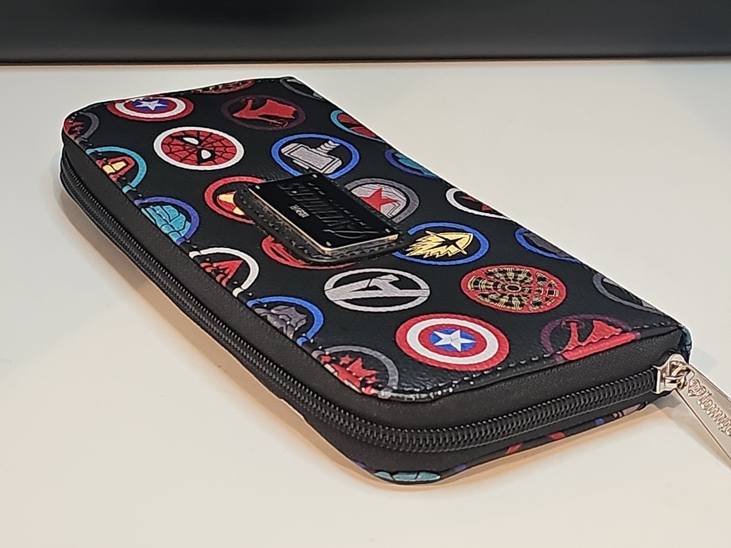 Loungefly Marvel Avengers Infinity War Icons Clutch Zip Around Wallet RARE 2018