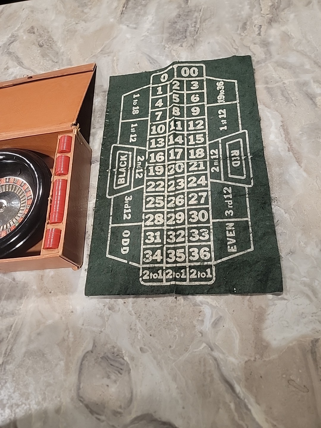 Vintage 1941 E.S. Lowe Weighted Roulette Wheel Game Set With Small Chips