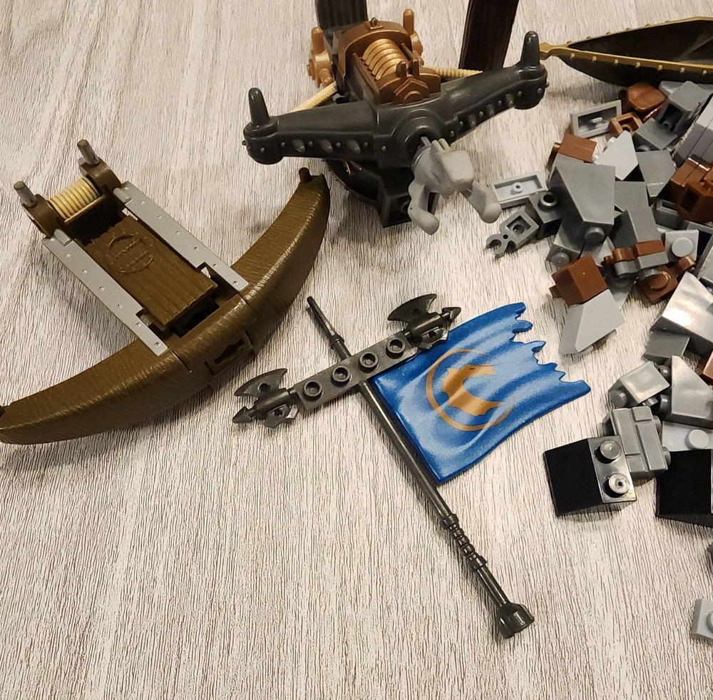 Mega Bloks Dragons Krystal Wars 20+ Mini Figures Mixed Lot Shields Weapons Misc