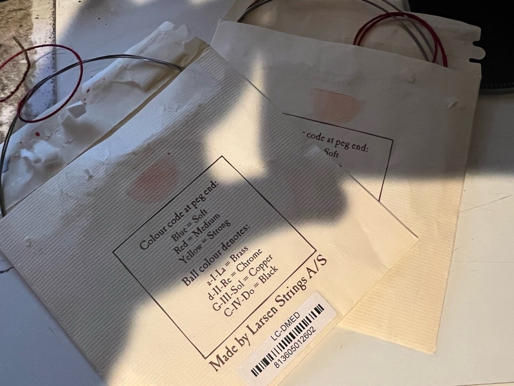 Larsen cello Strings set 4/4 Regular A and D