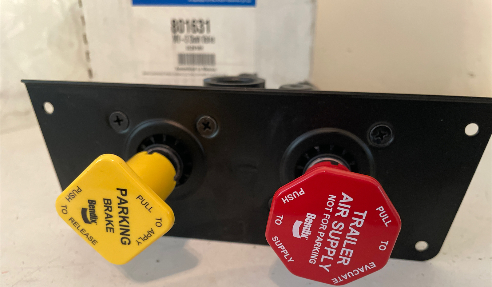 GENUINE BENDIX MV-3 AIR BRAKE DASH VALVE 801631 NEW OEM