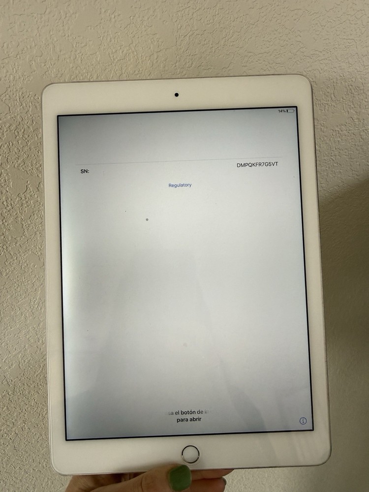Apple iPad Silver Tablet iOS