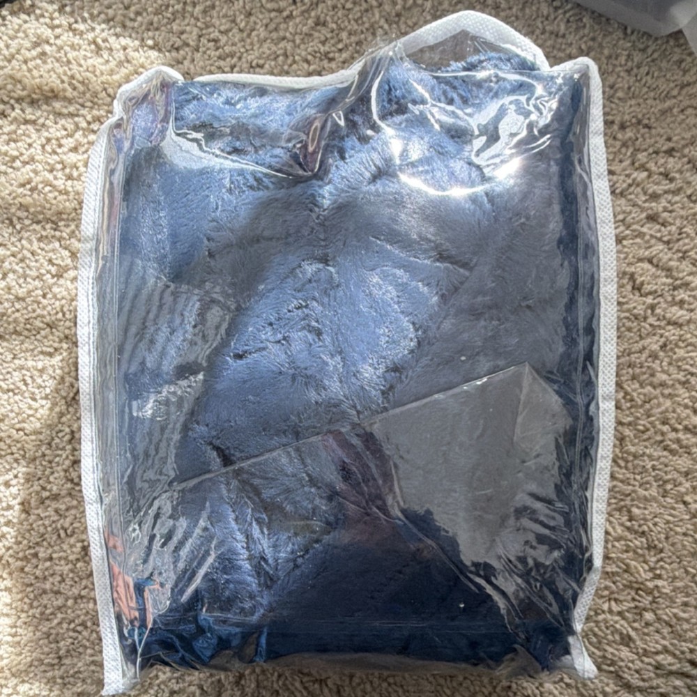 Blue Electric Heating Pad with Adjustable Temperature Settings