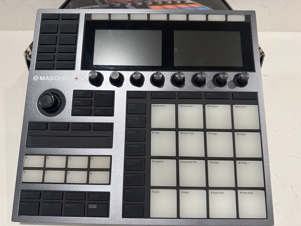Native Instruments MASCHINE+ Sampler & Sequencer, 16 Pads, Dual Screens, Effects