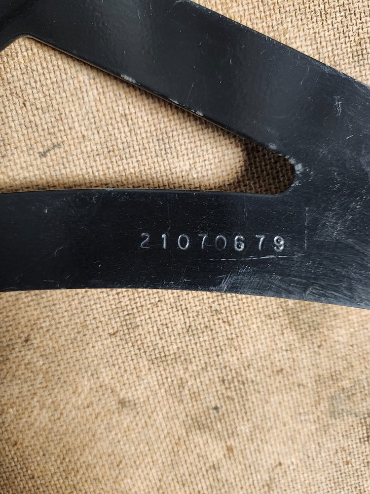 VOLVO VNL FAIRING BRACKET/MOUNT 21070679