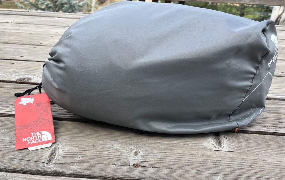 NWT! The North Face Wasatch 45 Sleeping Bag REG/RH Rectangular w/ Stuff Sack