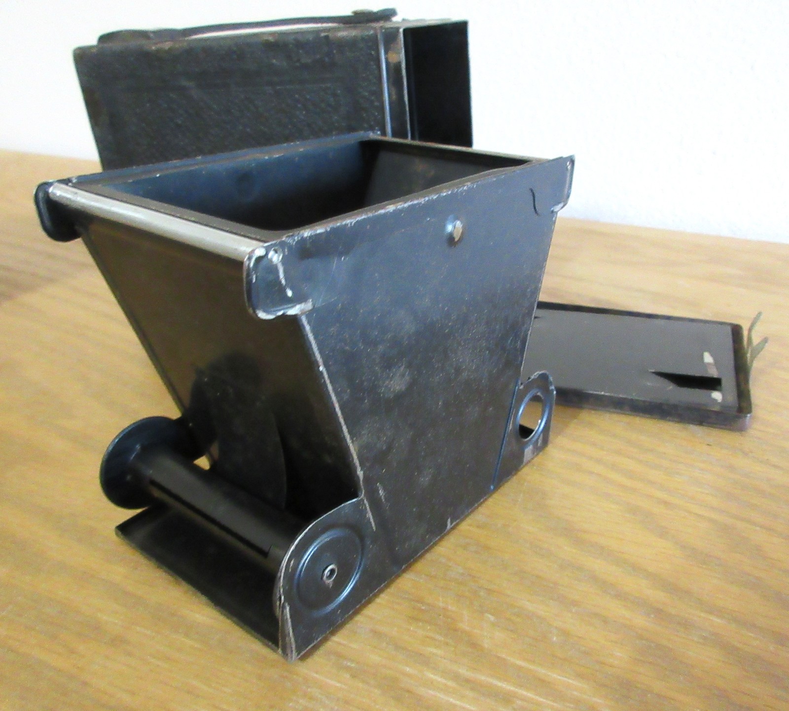 (O) Balda Rollbox Camera w/ Leather Case and Remote Cable Thread, 1930s