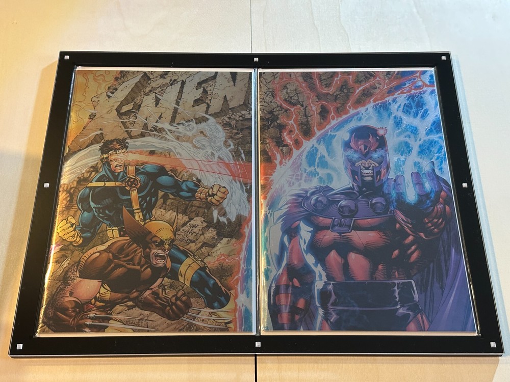 Modern 2 Comic Book Holder Connecting Cover Magnetic Case With Display Base