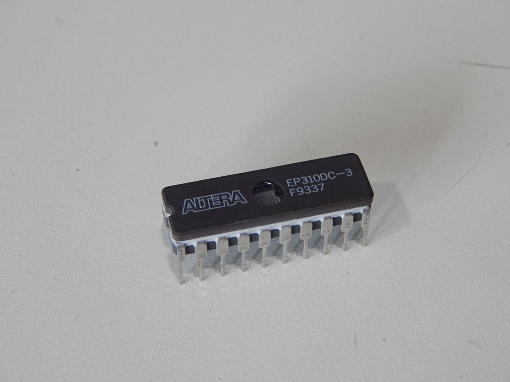 ALTERA EP310DC-3 PROGRAMMABLE LOGIC DEVICE, PAL-TYPE, CMOS, CDIP20 DIP IC