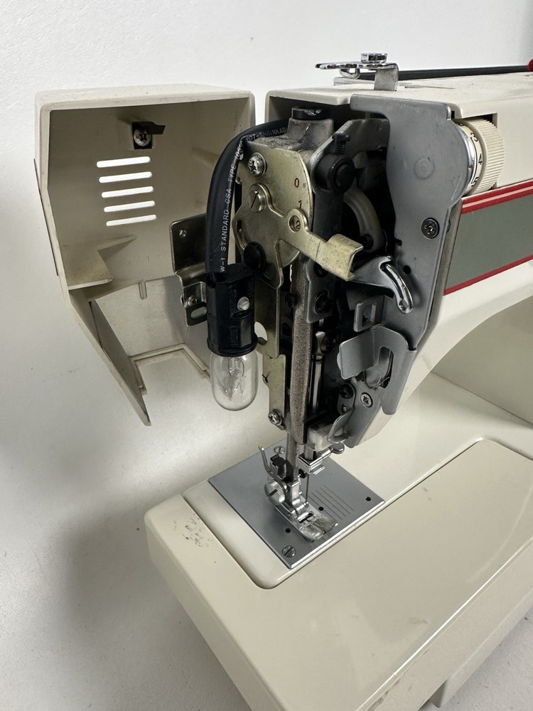 White Vintage Sewing Machine Model 1477