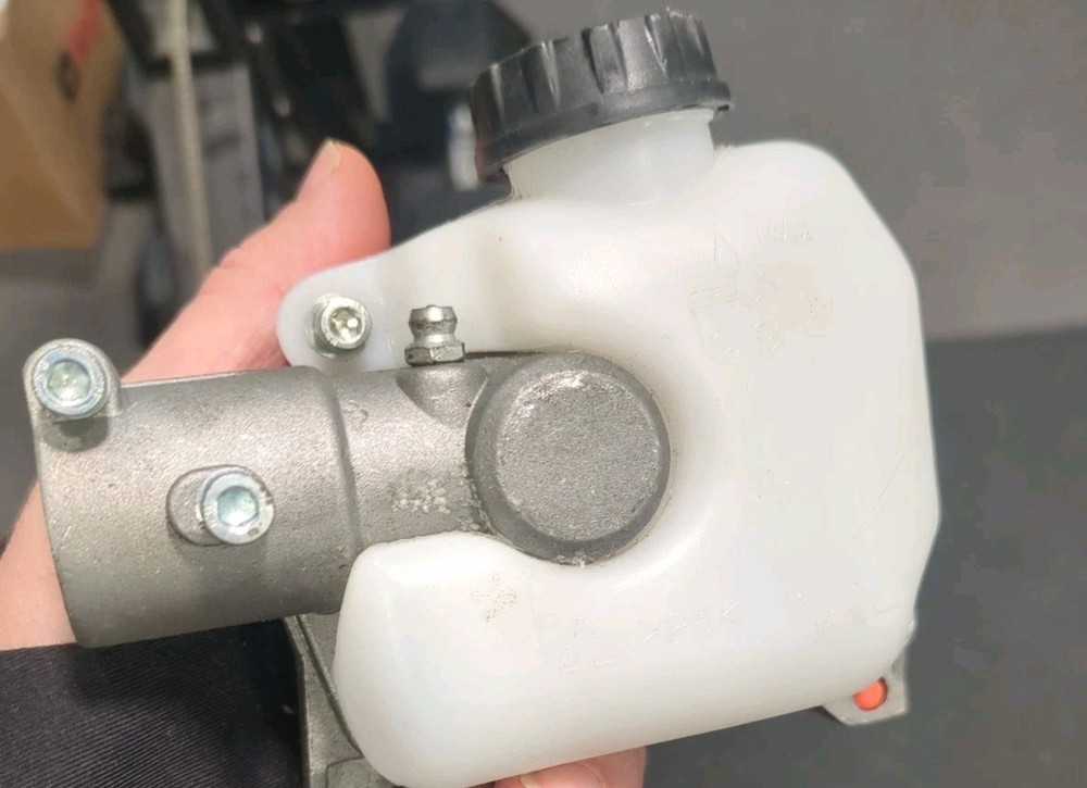 Automatic Chain Oiler Pump Reservoir For small engine gas Pole Saw Pruner