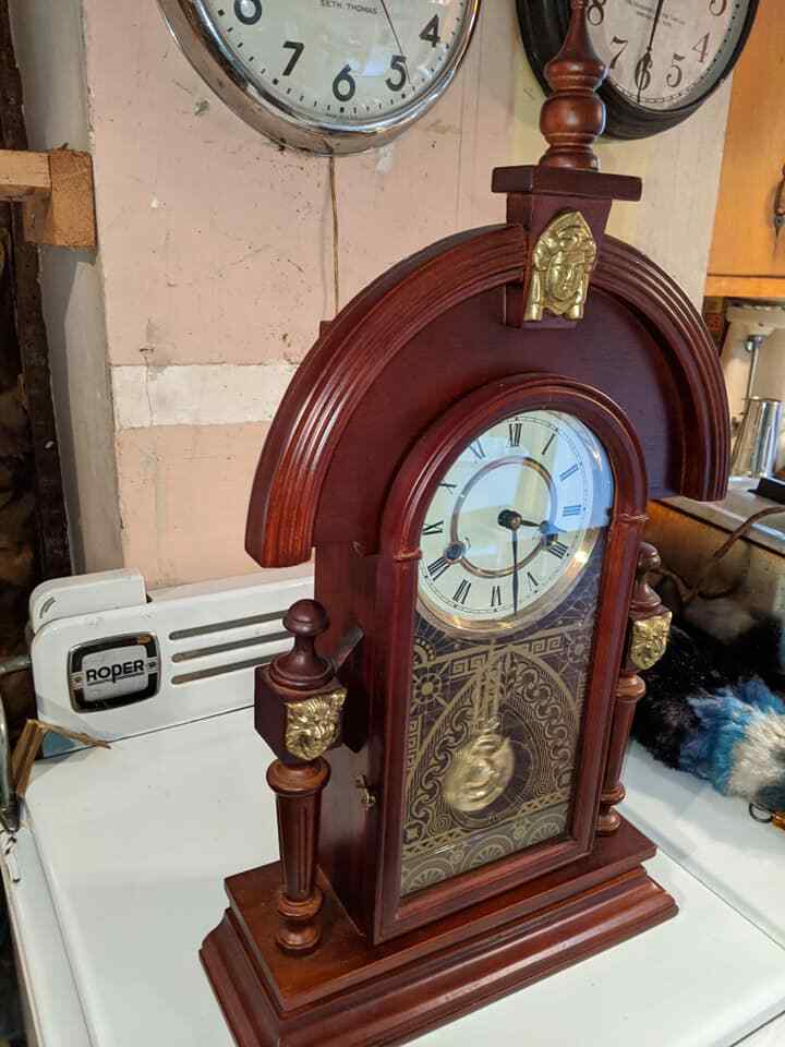 Shelf or Mantel clock