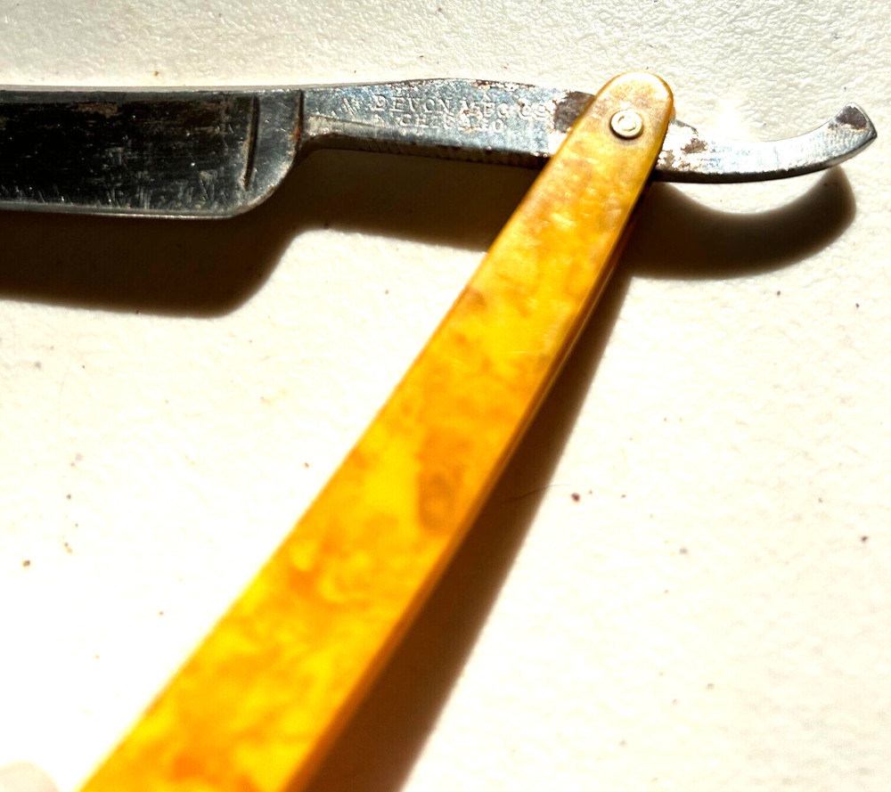 Devon MFG Co Chicago straight razor yellow mottled handle