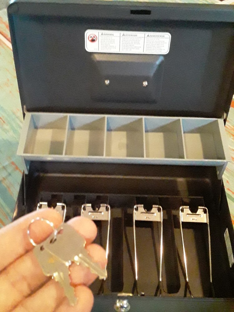 SentrySafe Lock Box with both Keys