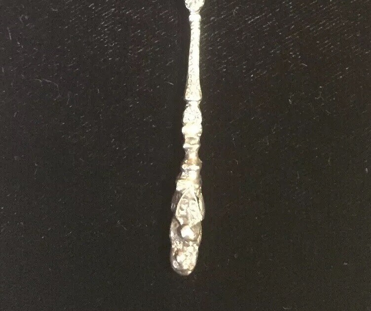S. Vivaldi 800 Silver Lion Crest Pickle Fork 4 3/4”
