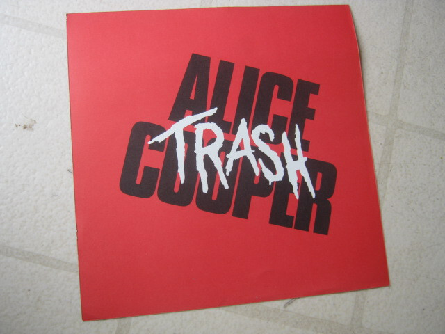 ALICE COOPER 1989 'Trash' VINTAGE CONCERT TOUR BOOK & PROMOTIONAL FLAT NEW/MINT