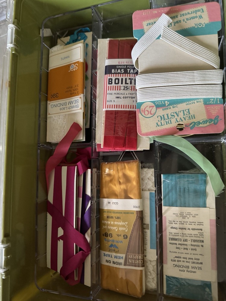 Vintage sewing box, various items , see pics