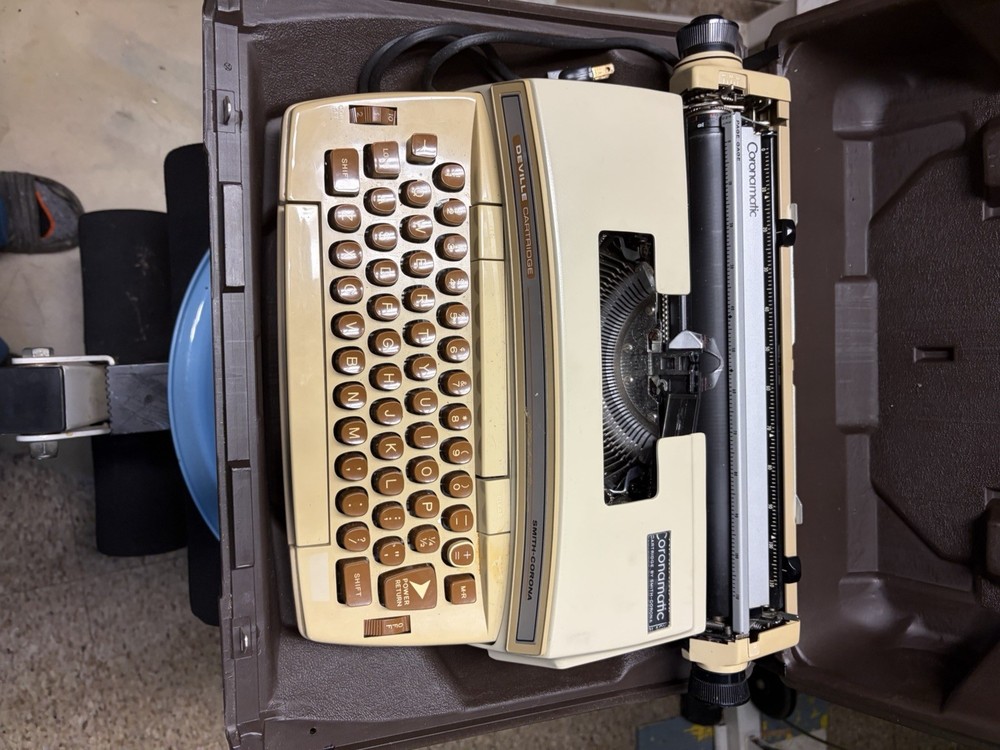 Smith Corona Portable Typewriter Electric very nice