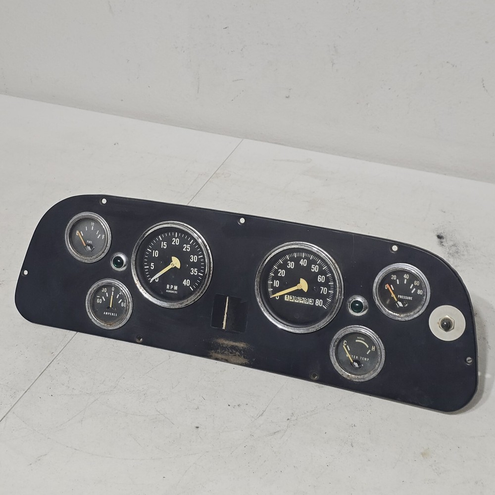 International 1700 LOADSTAR Speedometer Instrument Cluster - COMPLETE NICE!