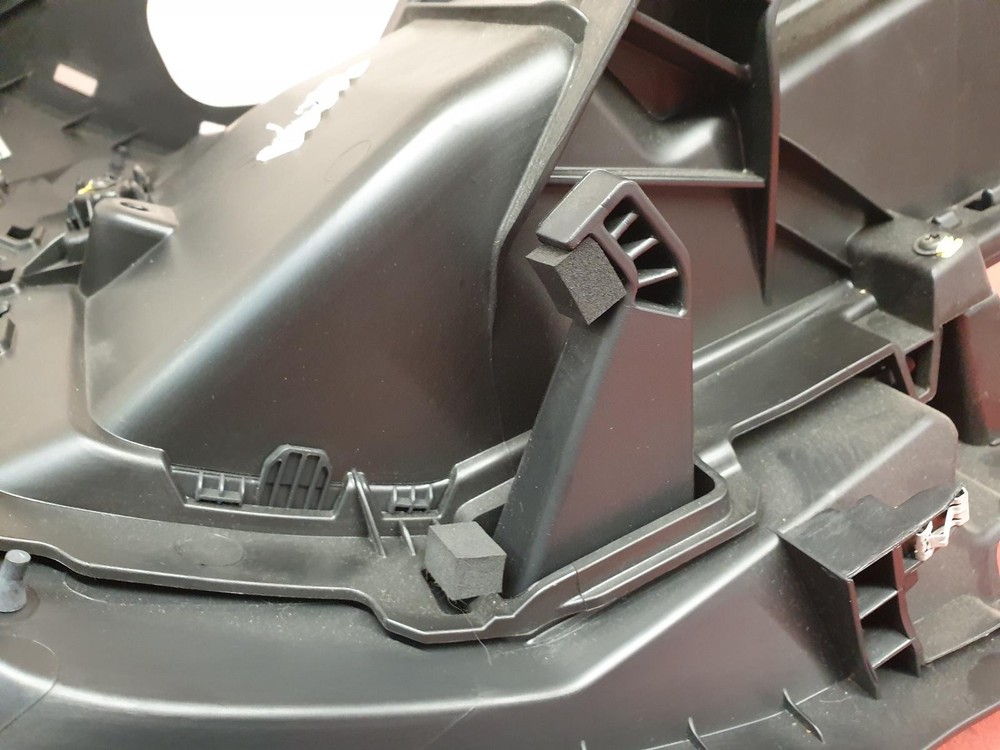 RENAULT CLIO GLOVEBOX 2013