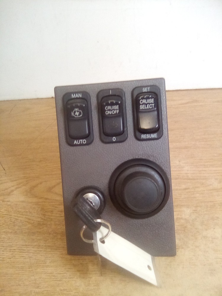 Peterbilt 387 Paccar Dash Panel W/Ignition Switch & Key