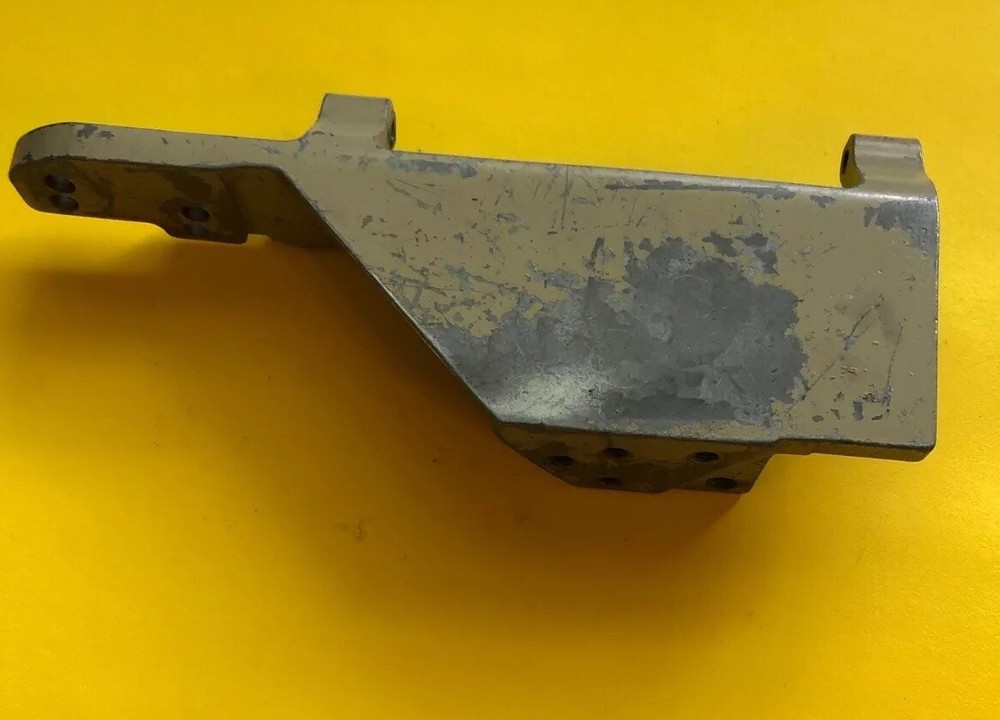 *USED* 57764B-UNION SPECIAL-FOLDER SUPPORT HINGE BRACKET *FREE SHIPPING*