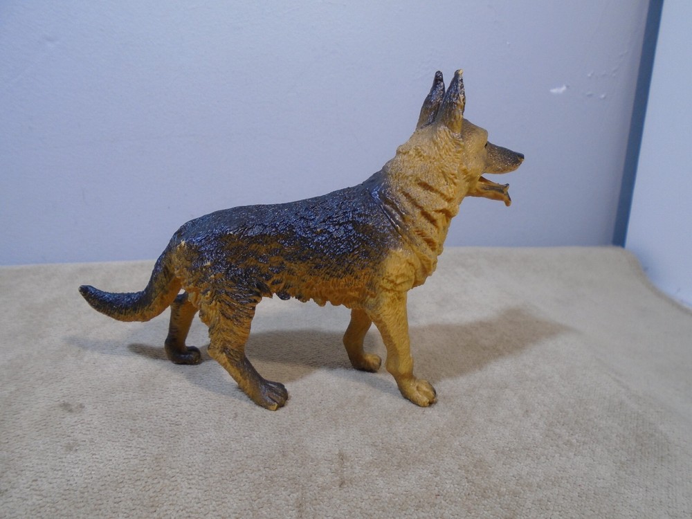 GERMAN SHEPARD 3” FIGURE UNBRANDED (MA593)