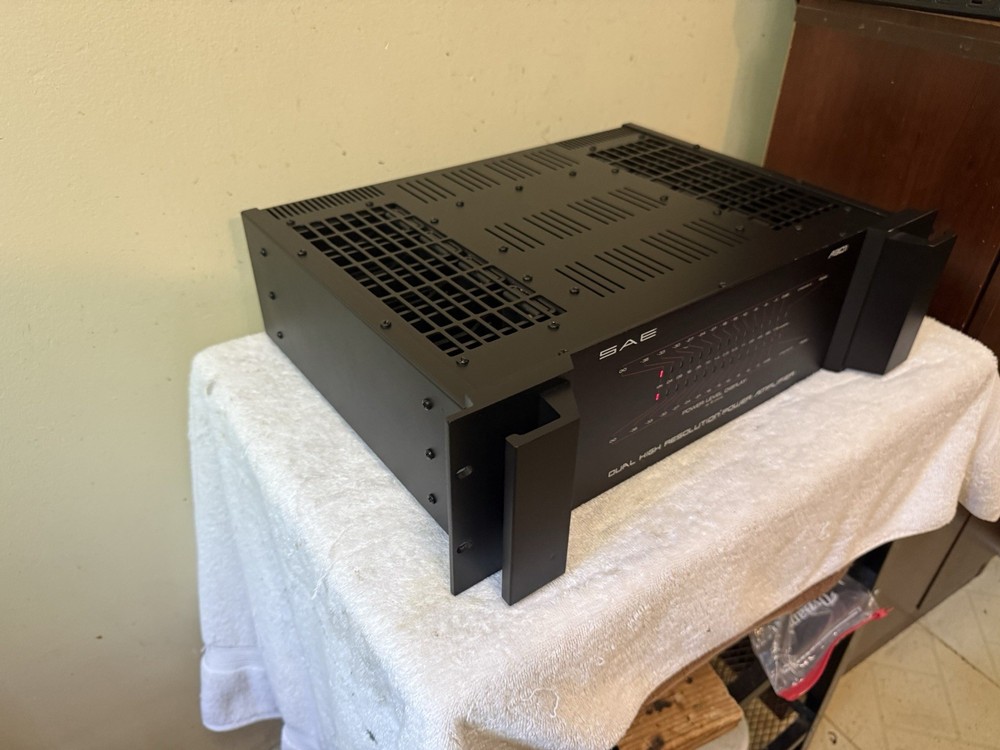 SAE A301 High Resolution amplifier