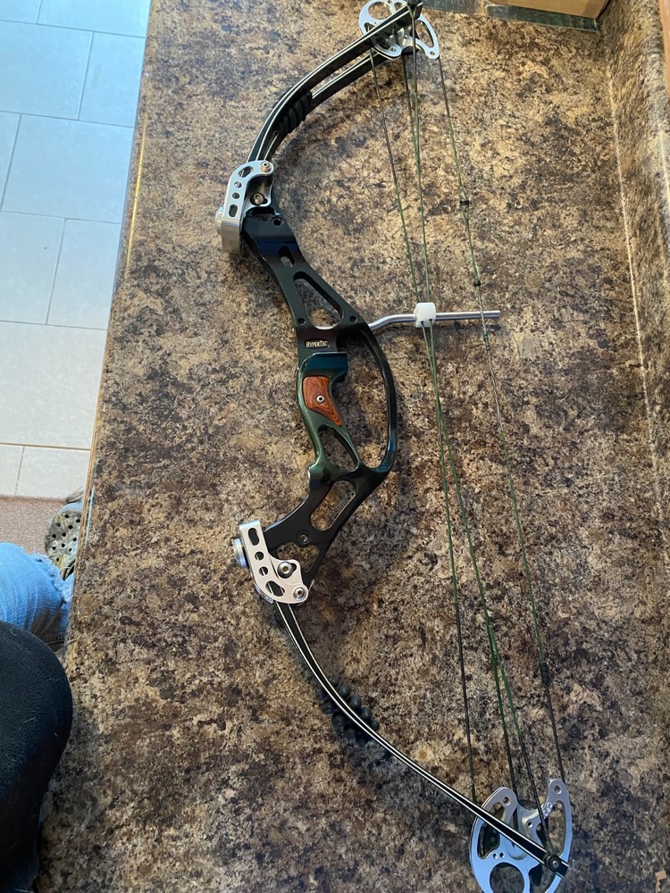 Hoyt Hypertec 60-70# RH with XT-3000 Limbs 36" A2A